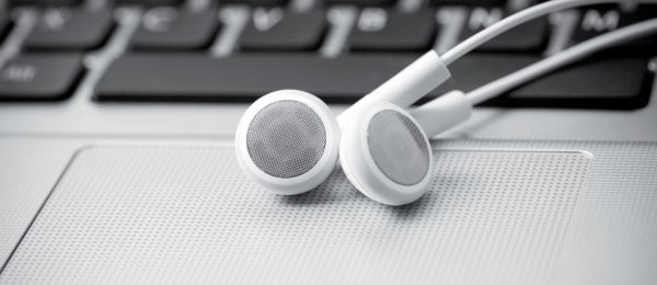 earbuds-podcast-e1485533737450